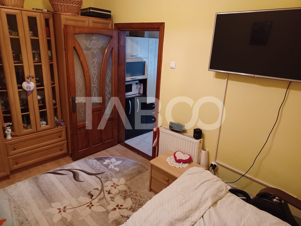 Apartament de vanzare la casa 3 camere terasa pivnita Orasul de Jos