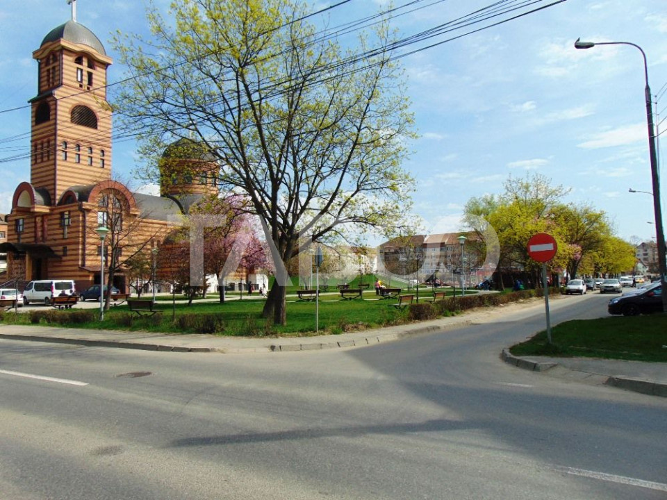 Apartament de vanzare la etaj 1 2 camere boxa depozitare zona Strand