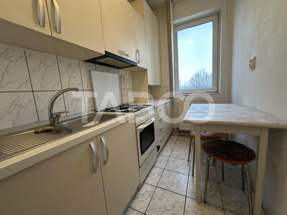 Apartament de vanzare la etaj 1 2 camere boxa depozitare zona Strand