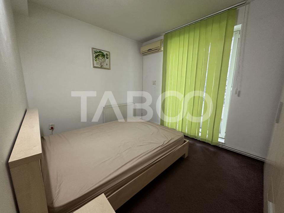 Apartament de vanzare la etaj 1 2 camere boxa depozitare zona Strand