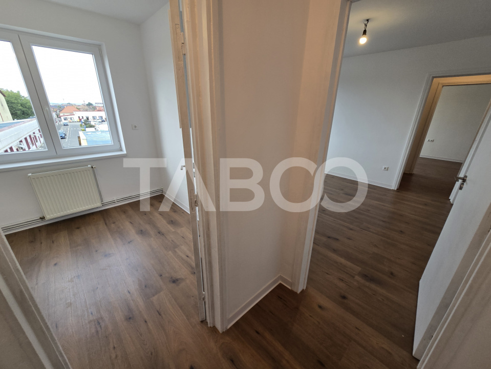 Apartament de vanzare la etaj intermediar 2 renovat balcon Terezian