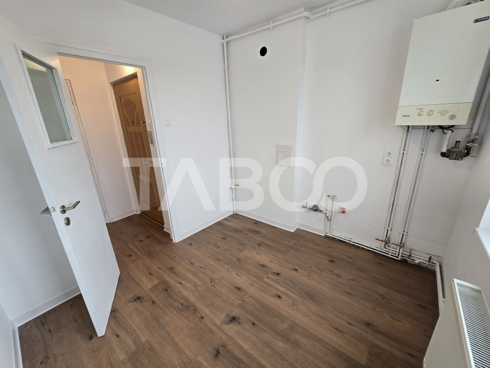 Apartament de vanzare la etaj intermediar 2 renovat balcon Terezian