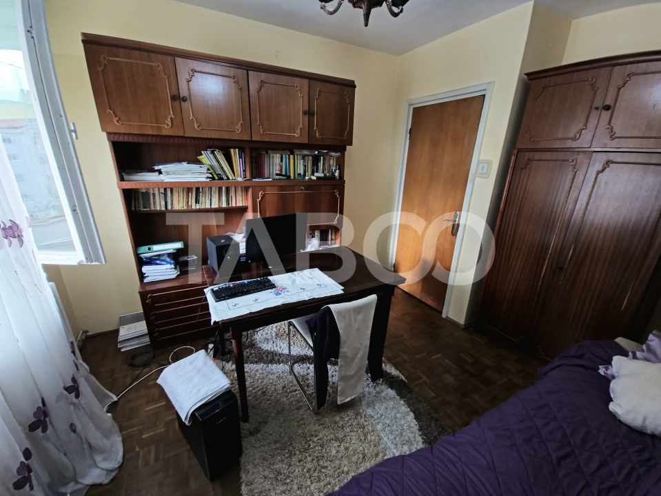 Apartament de vanzare Strand mobilat utilat 3 camere 2 balcoane