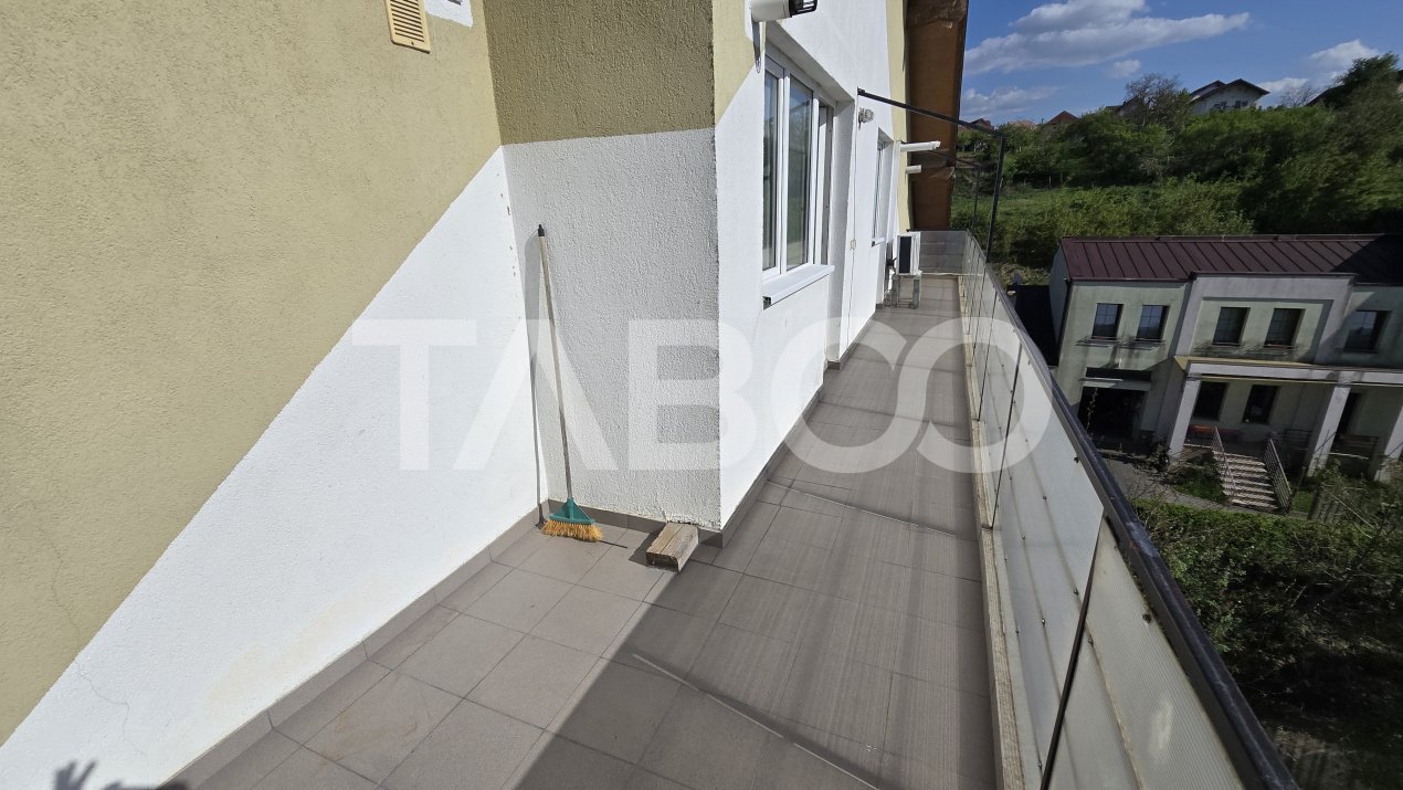 Apartament de vanzare Tilisca 3 camere balcon cu vedere spre munti