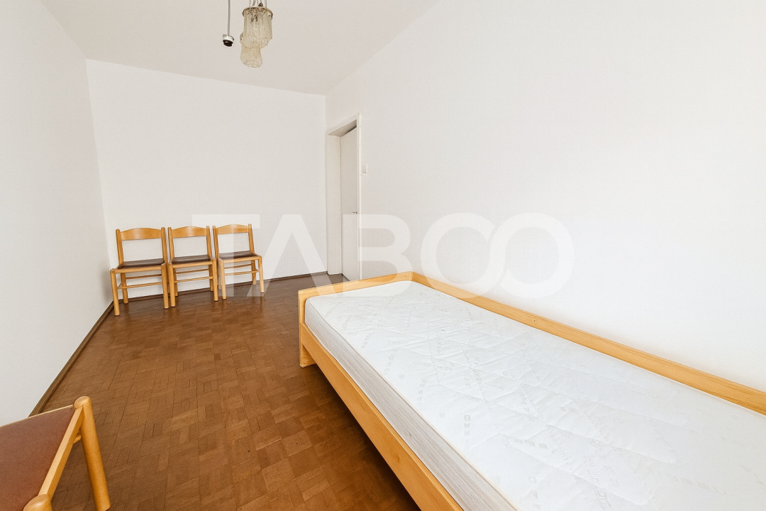 Apartament de vanzare zona Dioda cu 3 camere si balcon