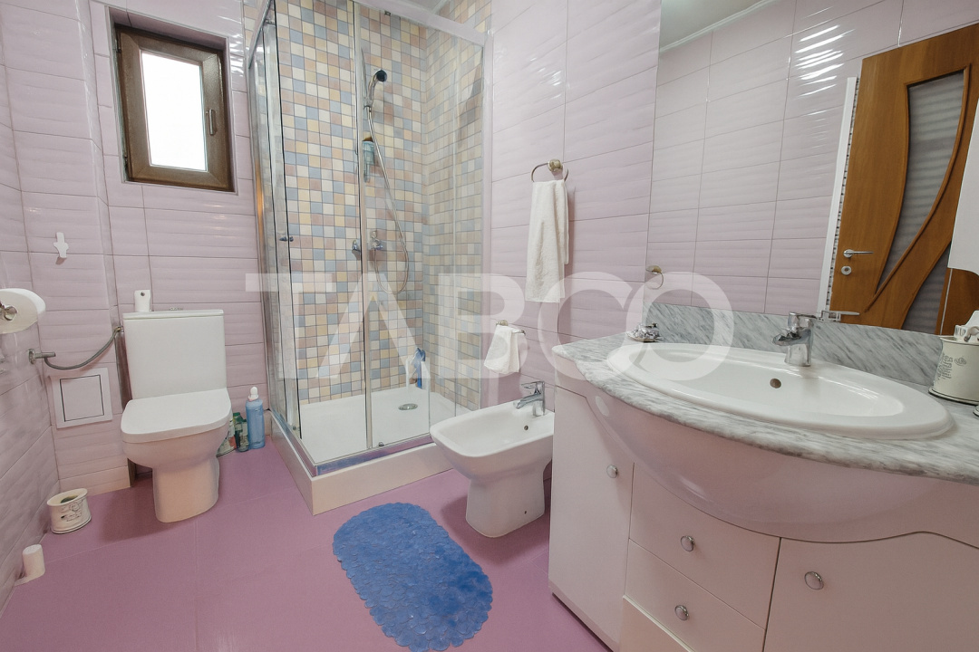 Apartament de vazare 2 camere cu gradina proprie de 86 mp si parcare