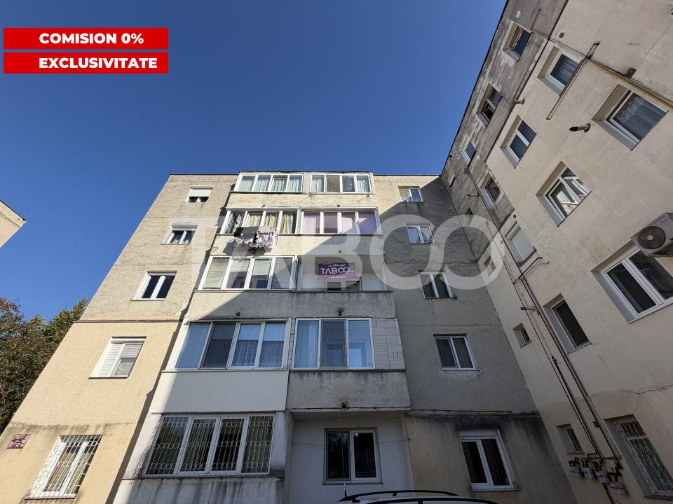 Apartament decomandat 2 camere 40 mpu etaj 2 zona 13 Decembrie in Fagaras - 13 Decembrie