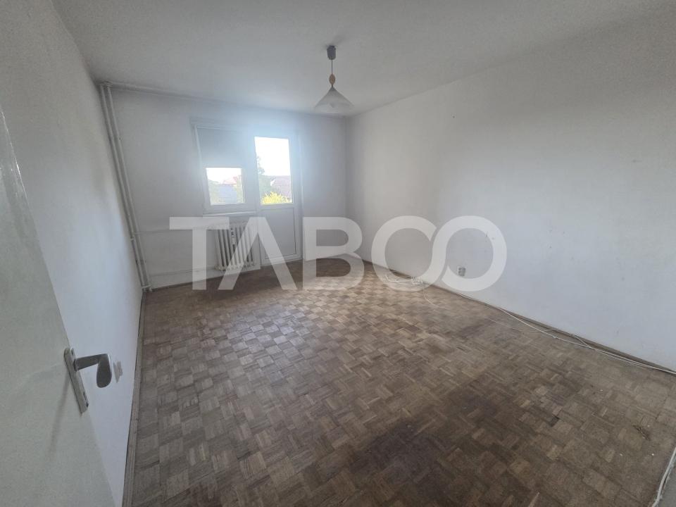 Apartament decomandat 2 camere 40 mpu etaj 2 zona 13 Decembrie