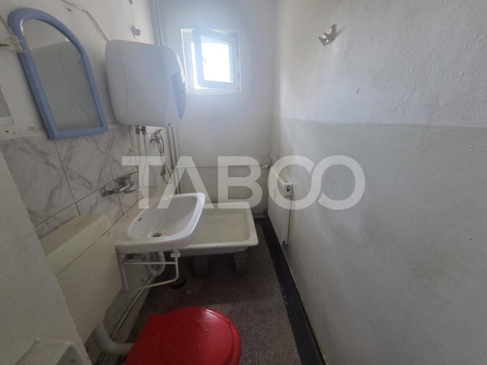 Apartament decomandat 2 camere 40 mpu etaj 2 zona 13 Decembrie