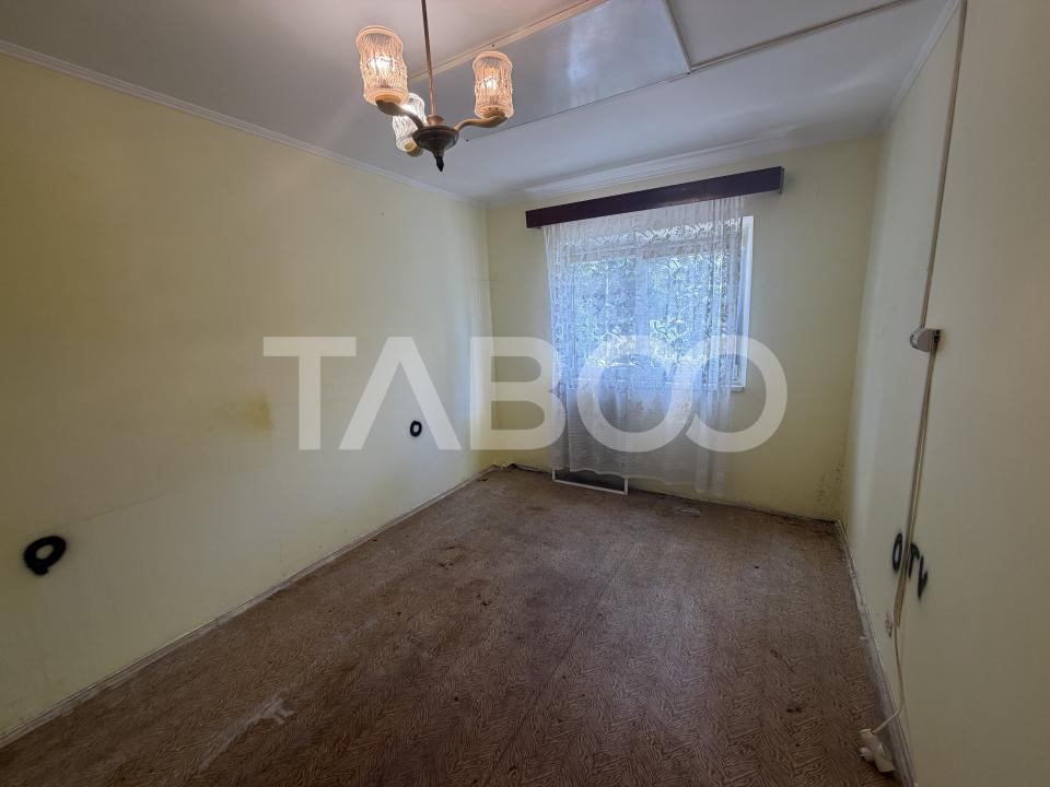 Apartament decomandat 2 camere 50 mp utili etaj 1 Bulevardul Unirii