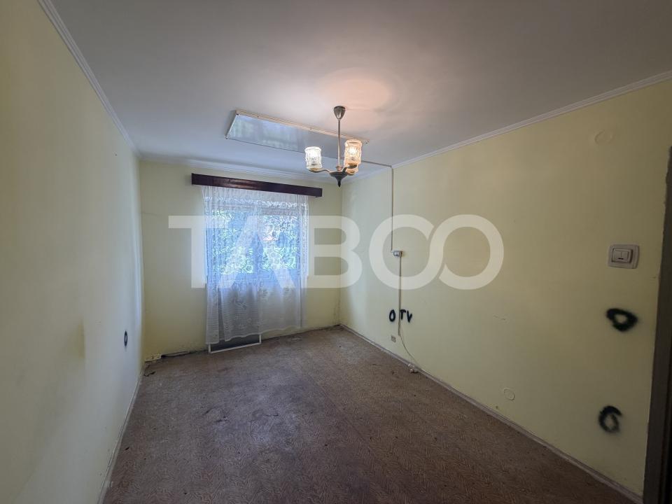 Apartament decomandat 2 camere 50 mp utili etaj 1 Bulevardul Unirii