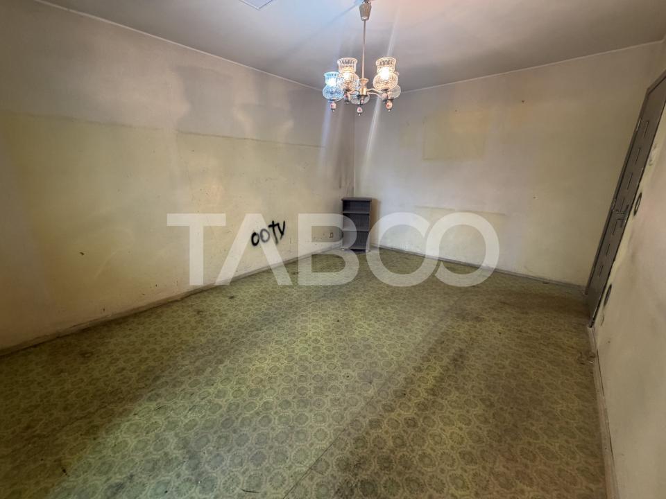 Apartament decomandat 2 camere 50 mp utili etaj 1 Bulevardul Unirii