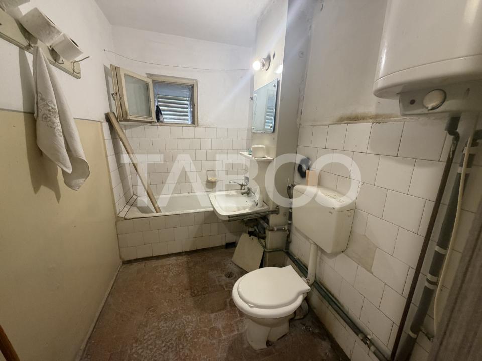 Apartament decomandat 2 camere 50 mp utili etaj 1 Bulevardul Unirii