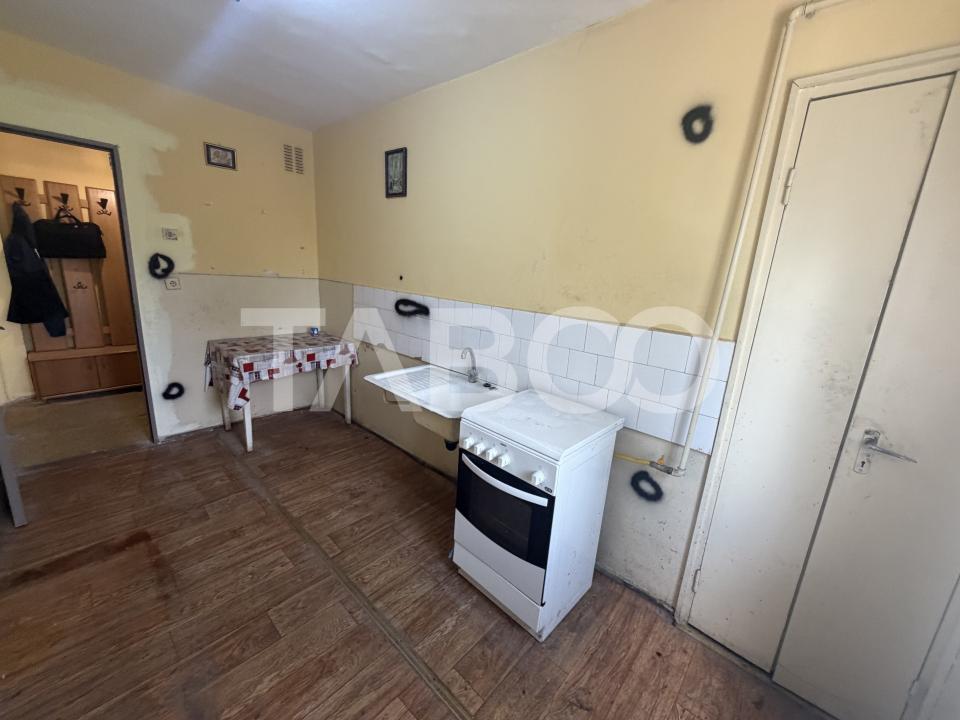 Apartament decomandat 2 camere 50 mp utili etaj 1 Bulevardul Unirii