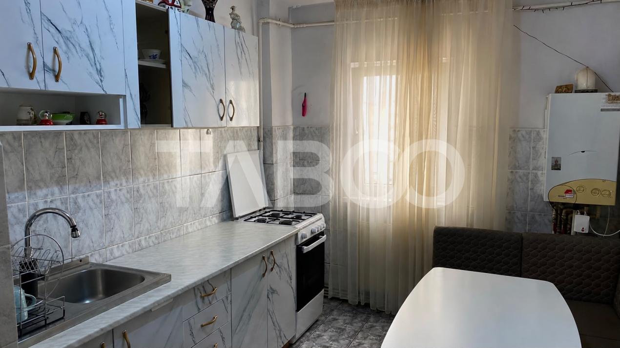 Apartament decomandat 2 camere 50 mpu si balcon 3 mp de inchiriat