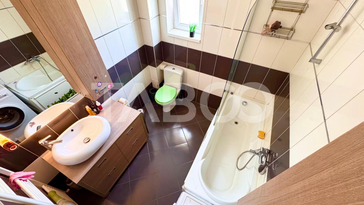 Apartament decomandat 2 camere 55 mpu balcon 3 mp de vanzare