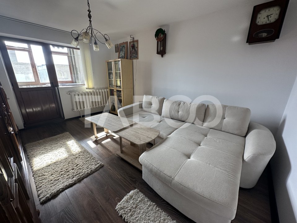 Apartament decomandat 2 camere boxa la subsol zona 1 Decembrie