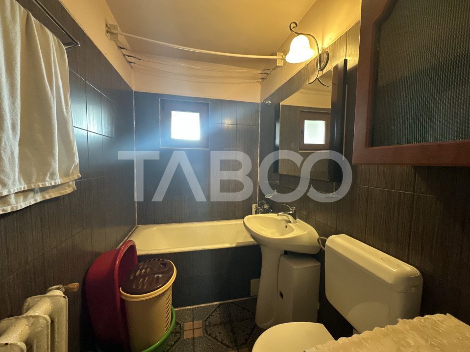 Apartament decomandat 2 camere boxa la subsol zona 1 Decembrie
