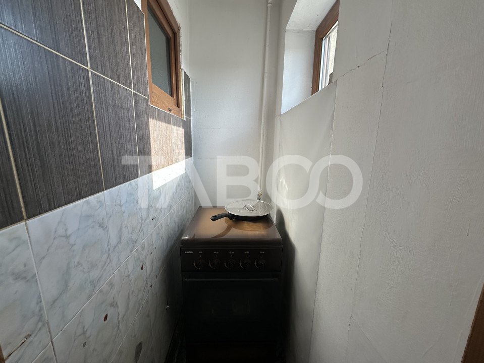 Apartament decomandat 2 camere boxa la subsol zona 1 Decembrie
