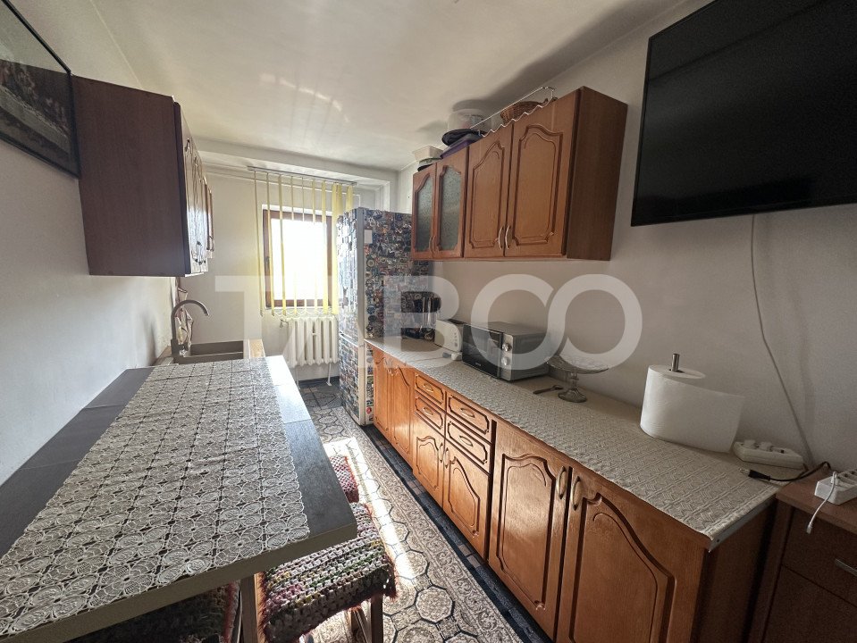 Apartament decomandat 2 camere boxa la subsol zona 1 Decembrie