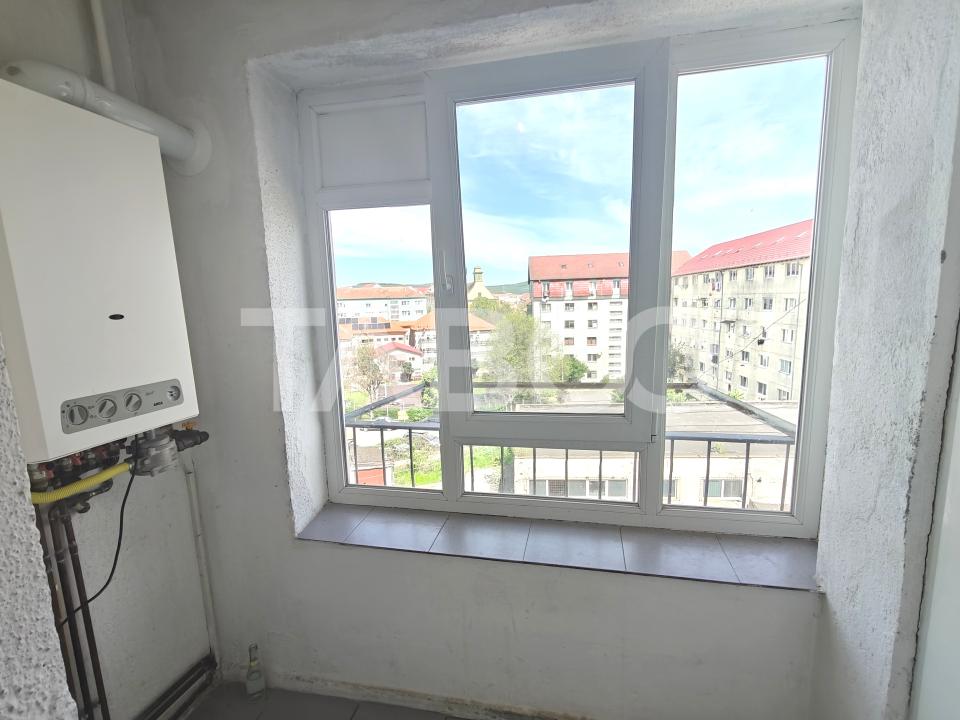 Apartament decomandat 2 camere cu pivnita si balcon - zona Terezian