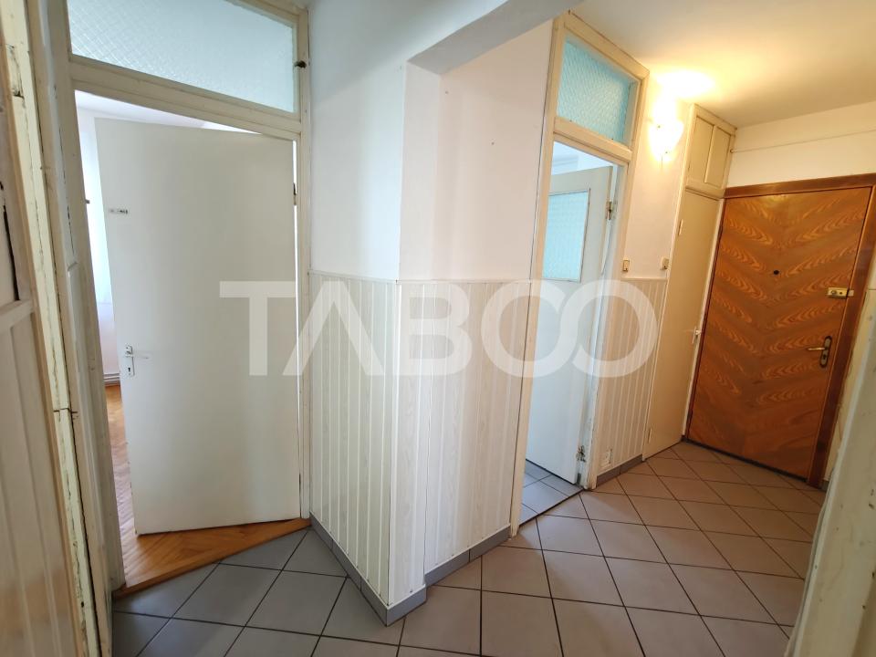 Apartament decomandat 2 camere cu pivnita si balcon - zona Terezian