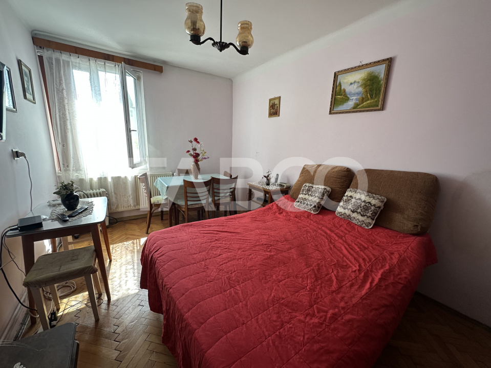  Apartament decomandat 2 camere etaj 2 boxe la subsol garaj  Negoiu