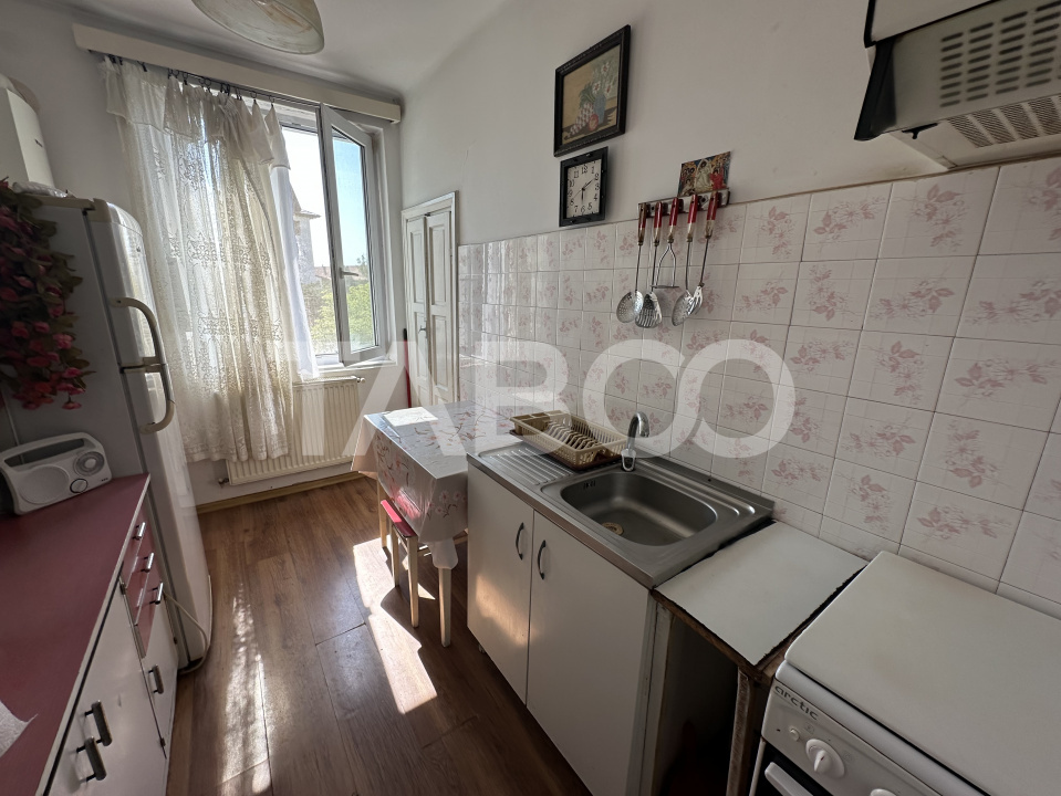  Apartament decomandat 2 camere etaj 2 boxe la subsol garaj  Negoiu