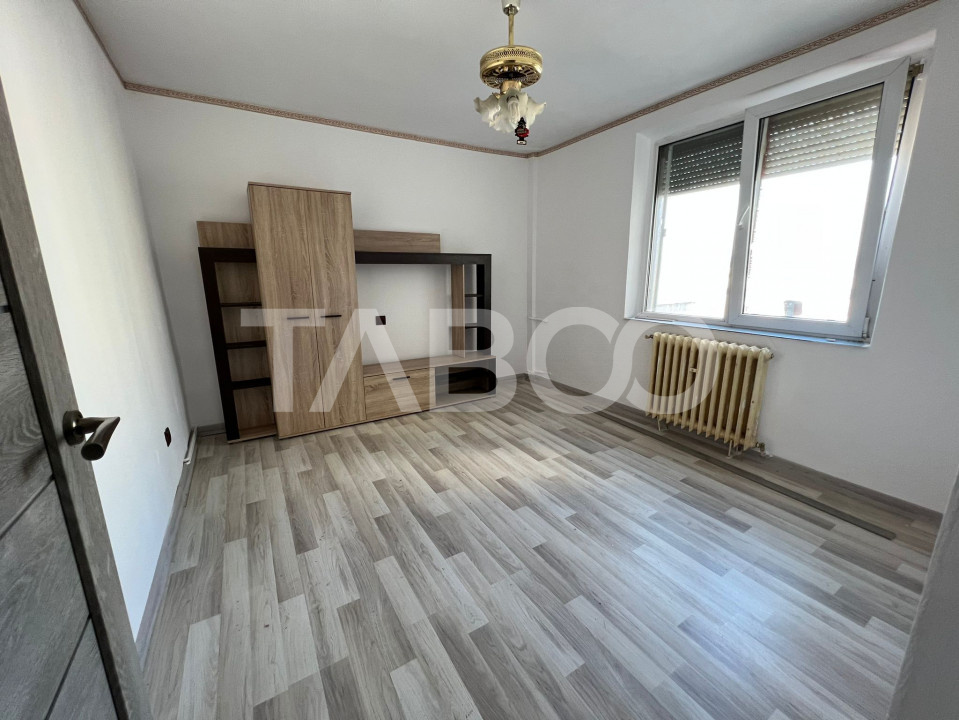 Apartament decomandat 2 camere etaj intermediar cu lift de vanzare 