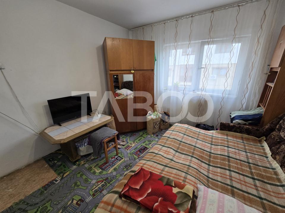 Apartament decomandat 2 camere etaj3 balcon pivnita Vasile Aaron Sibiu