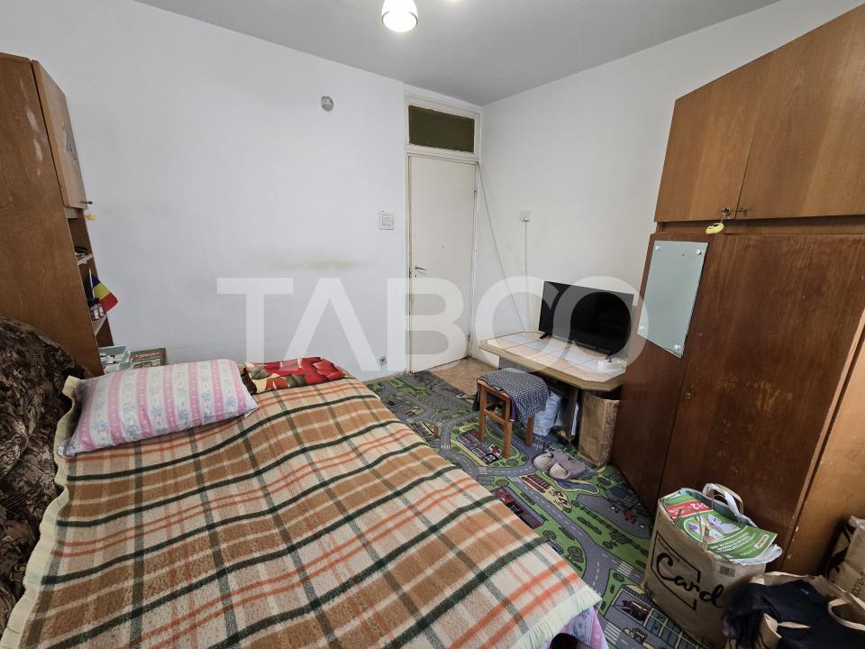 Apartament decomandat 2 camere etaj3 balcon pivnita Vasile Aaron Sibiu