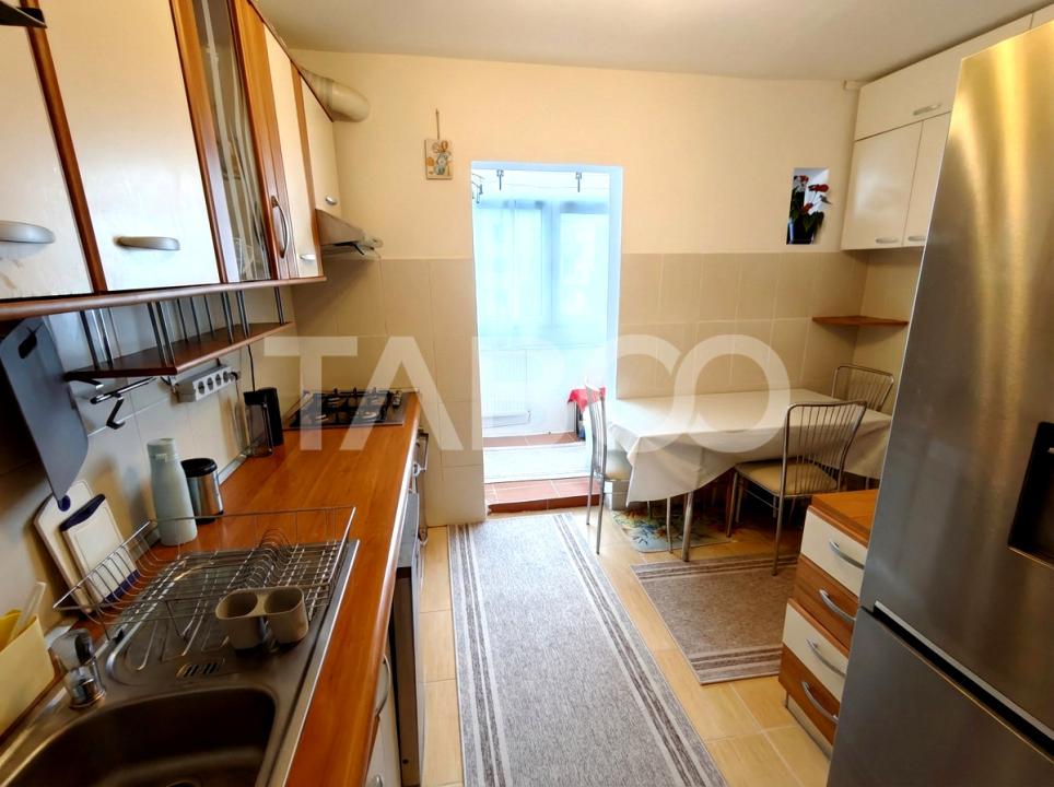 Apartament decomandat 2 camere in Strand - etaj 1 - pivnita - balcon