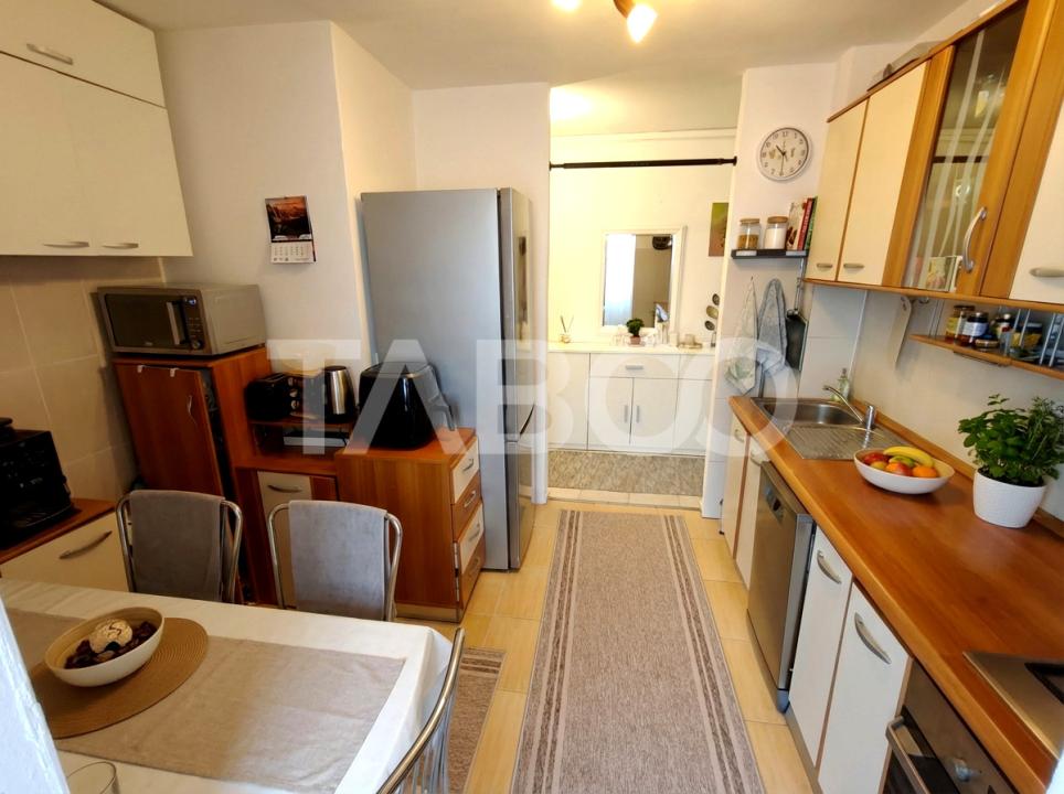 Apartament decomandat 2 camere in Strand - etaj 1 - pivnita - balcon