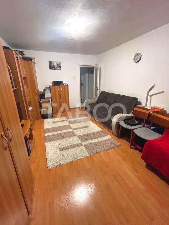 Apartament decomandat 2 camere in Strand - etaj 1 - pivnita - balcon