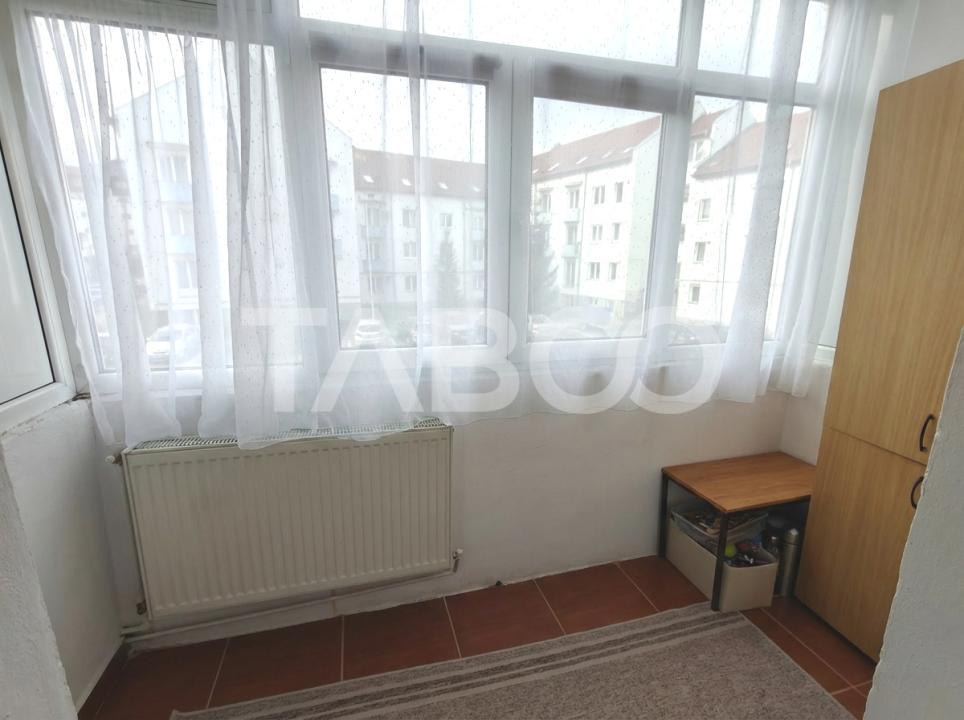 Apartament decomandat 2 camere in Strand - etaj 1 - pivnita - balcon