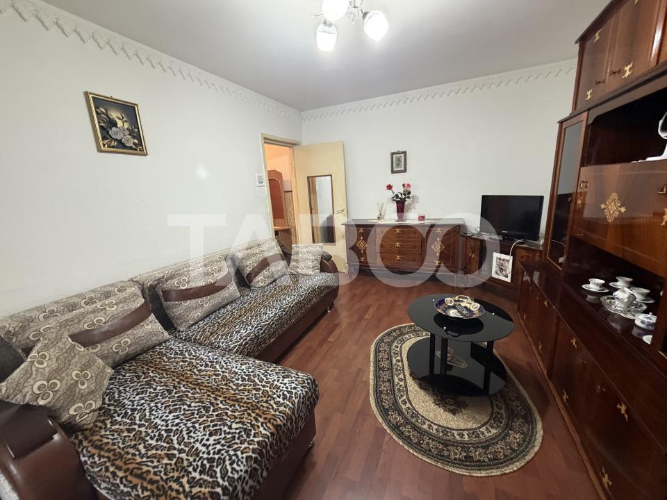 Apartament decomandat 2 camere parter boxa la subsol zona 1 Decembrie