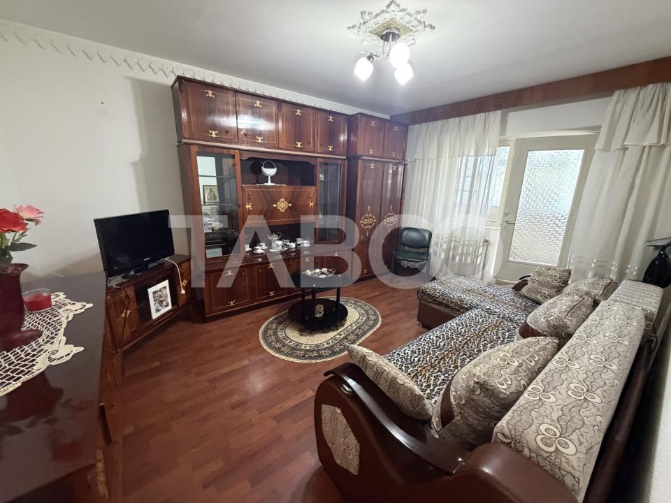 Apartament decomandat 2 camere parter boxa la subsol zona 1 Decembrie