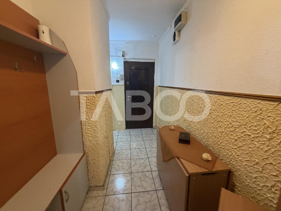Apartament decomandat 2 camere parter boxa la subsol zona 1 Decembrie