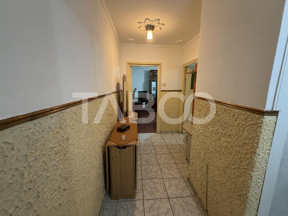 Apartament decomandat 2 camere parter boxa la subsol zona 1 Decembrie