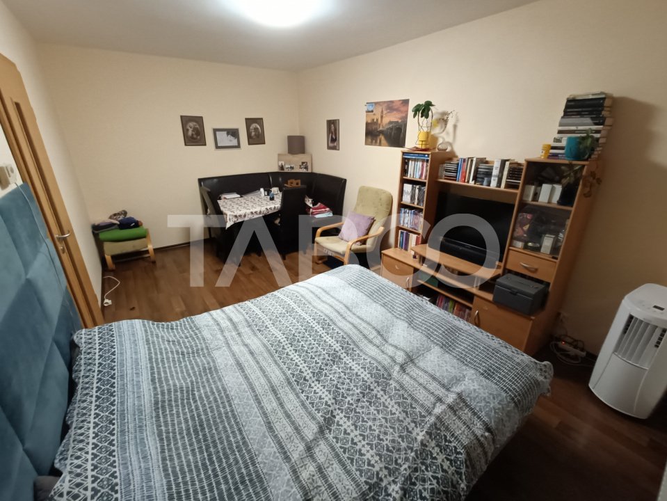 Apartament decomandat 2 camere si balcon bloc cu lift Vasile Aaron