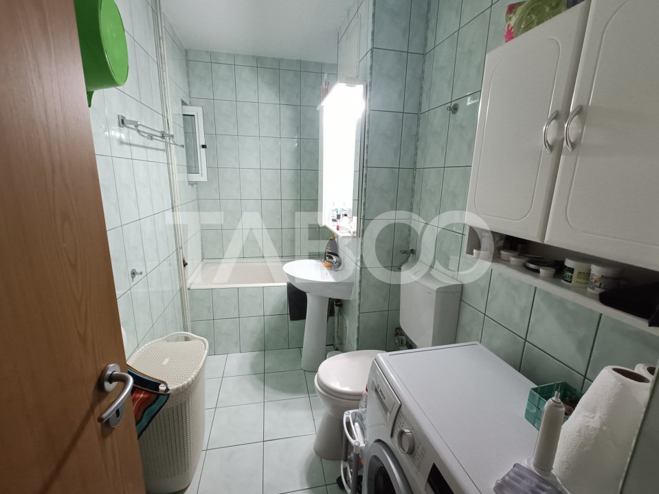 Apartament decomandat 2 camere si balcon bloc cu lift Vasile Aaron