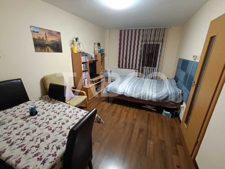 Apartament decomandat 2 camere si balcon bloc cu lift Vasile Aaron