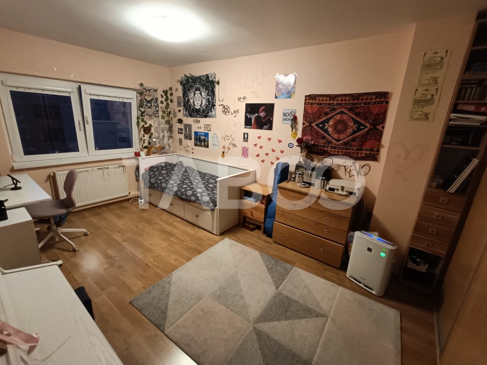 Apartament decomandat 2 camere si balcon bloc cu lift Vasile Aaron