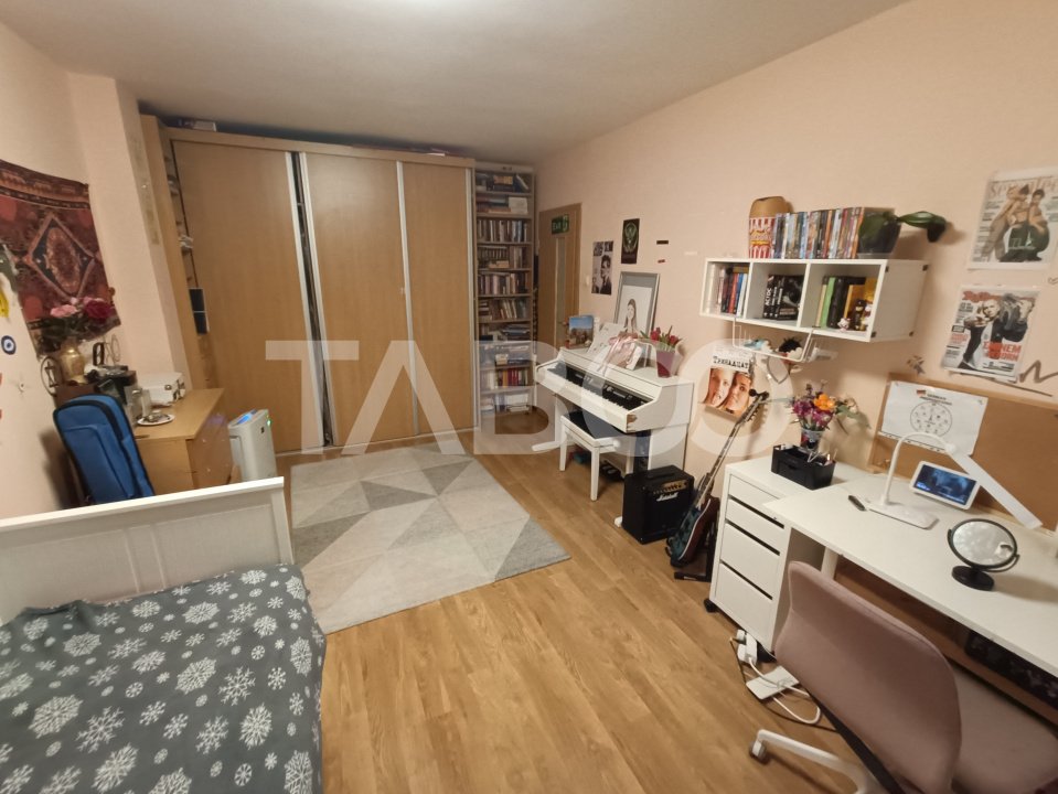 Apartament decomandat 2 camere si balcon bloc cu lift Vasile Aaron