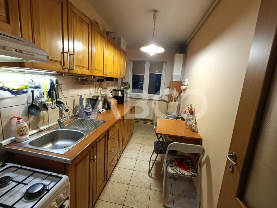 Apartament decomandat 2 camere si balcon bloc cu lift Vasile Aaron