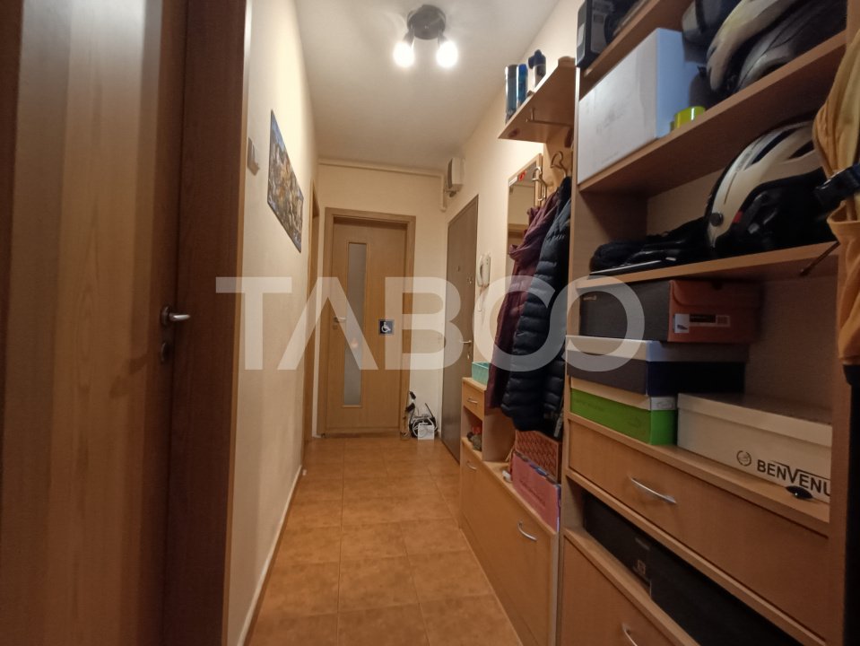 Apartament decomandat 2 camere si balcon bloc cu lift Vasile Aaron