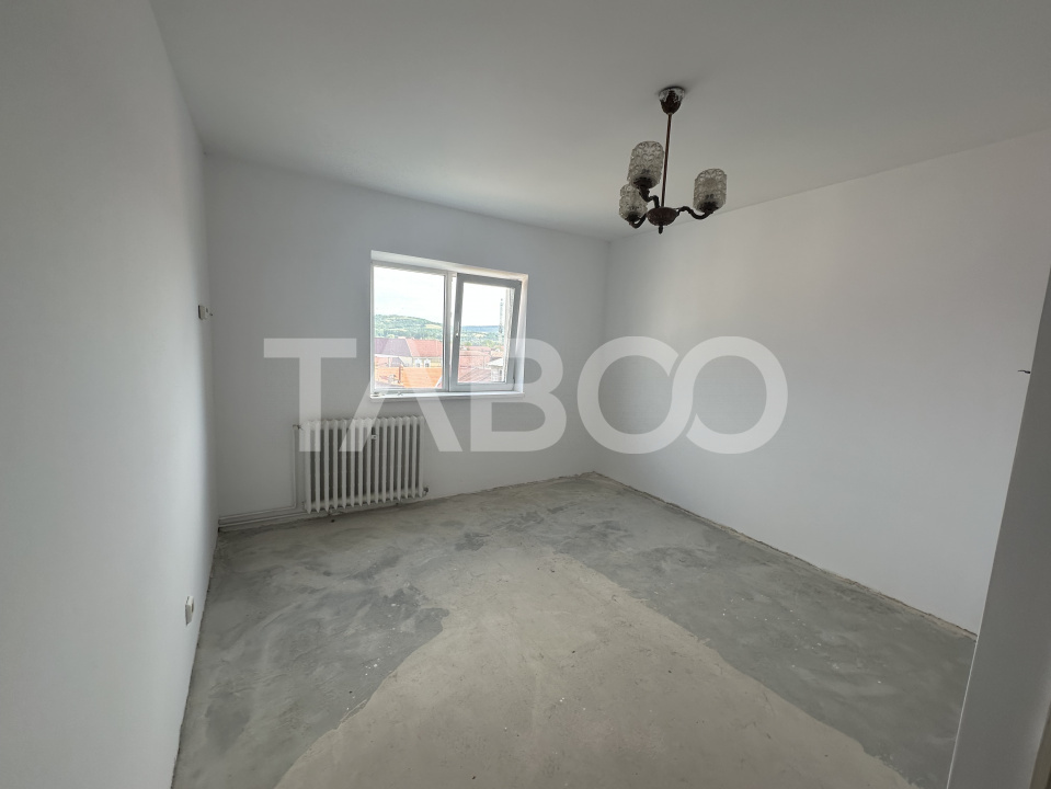 Apartament decomandat 3 camere 2 bai 65 mpu zona Bulevardul Unirii in Fagaras - Bulevardul Unirii