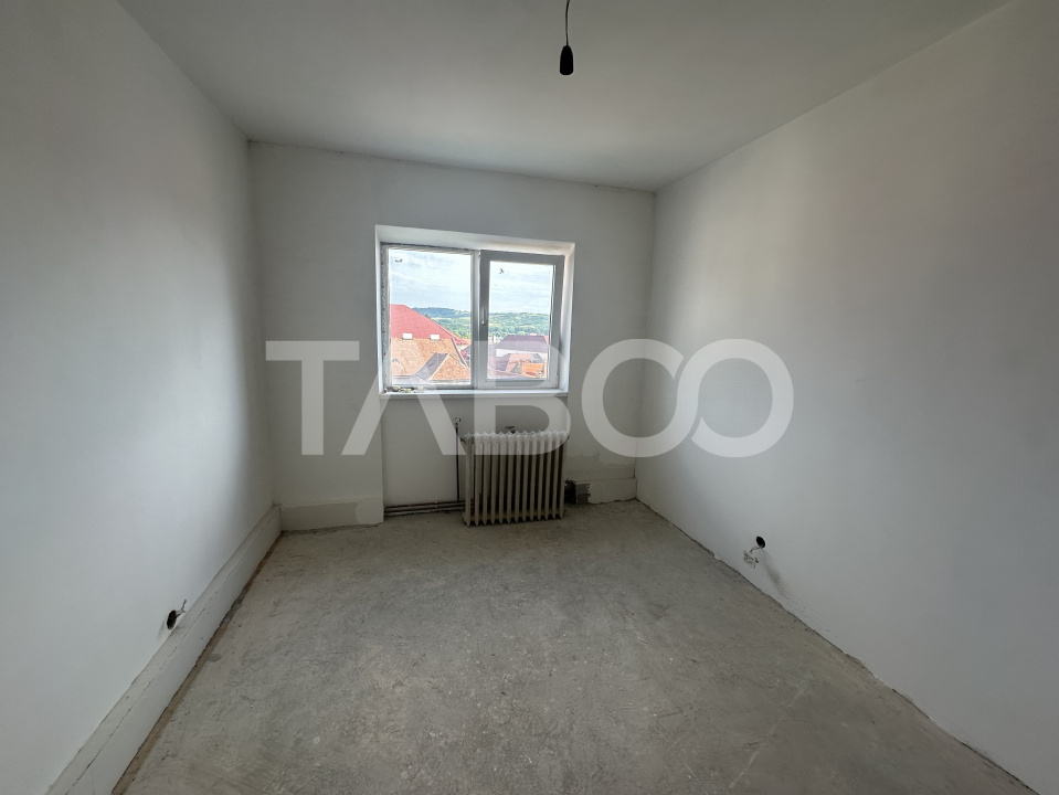 Apartament decomandat 3 camere 2 bai 65 mpu zona Bulevardul Unirii