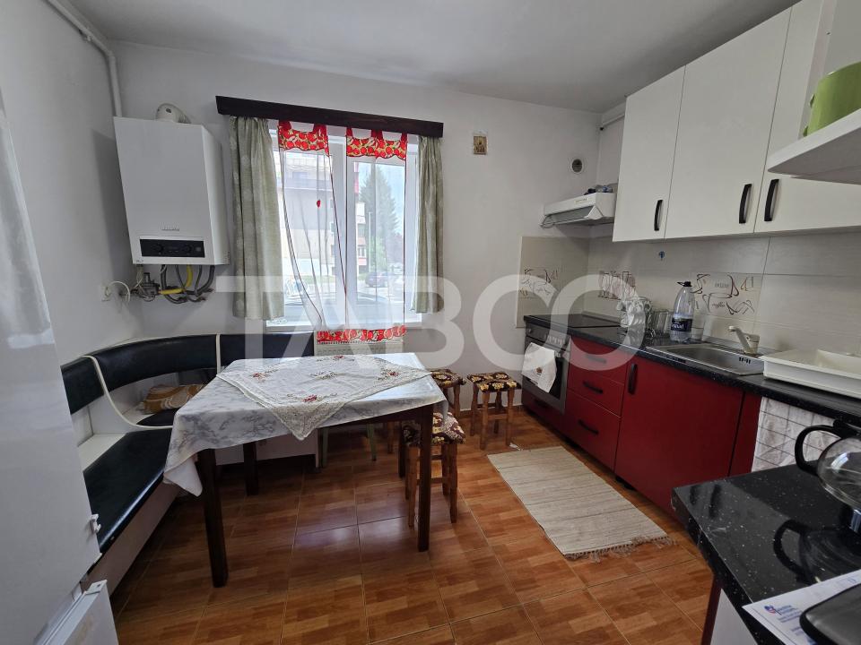 Apartament decomandat 3 camere 2 bai 66 mp parcare boxa Terezian Sibiu