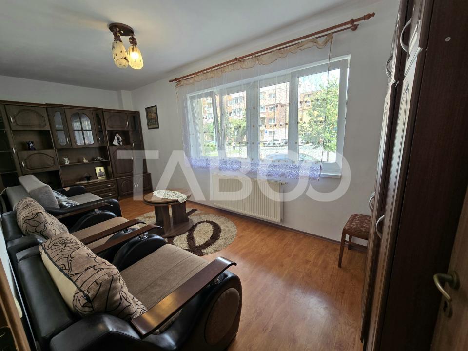 Apartament decomandat 3 camere 2 bai 66 mp parcare boxa Terezian Sibiu